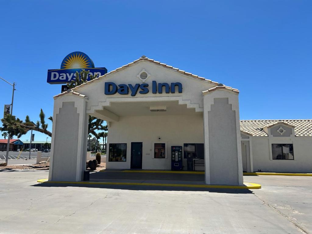 a days inn building with a sign on it at Days Inn by Wyndham Kingman West in Kingman