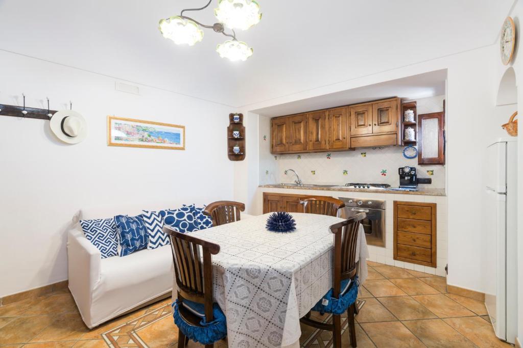 Kuchyňa alebo kuchynka v ubytovaní Anna Apartment
