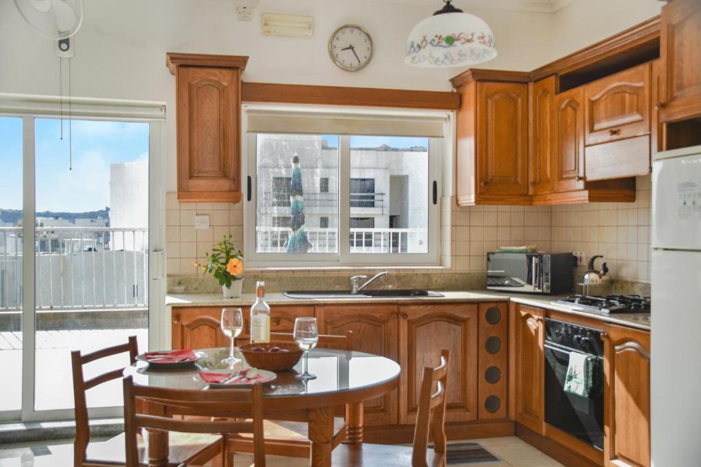 Foto dalla galleria di OTA Sync Testing - 2BD Bugibba Penthouse a San Pawl il-Baħar