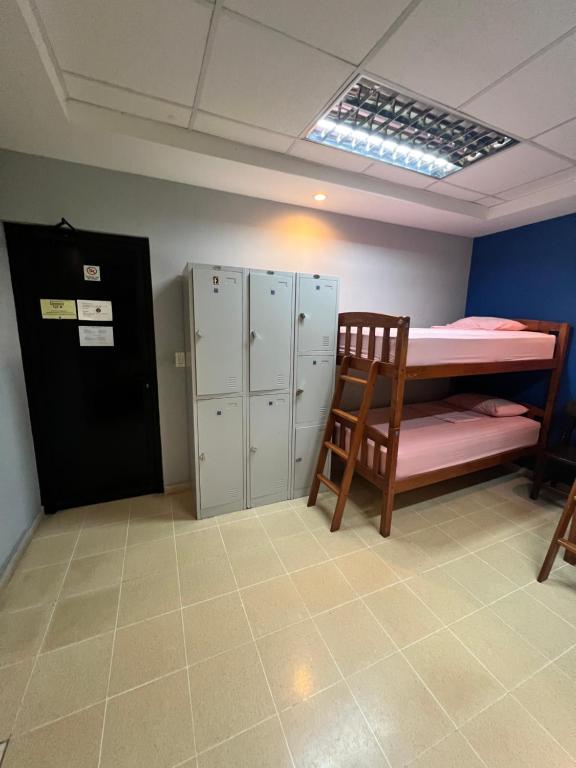 Voodi või voodid majutusasutuse Panama Hat Hostel toas