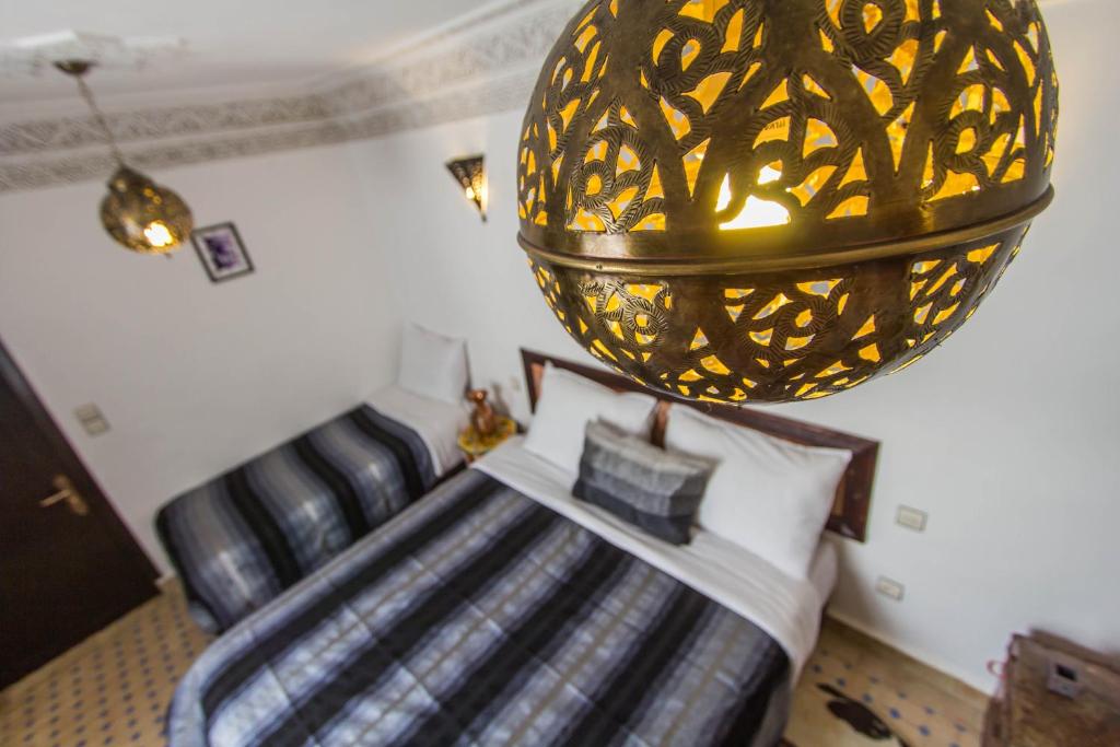 Postel nebo postele na pokoji v ubytování Riad Taha
