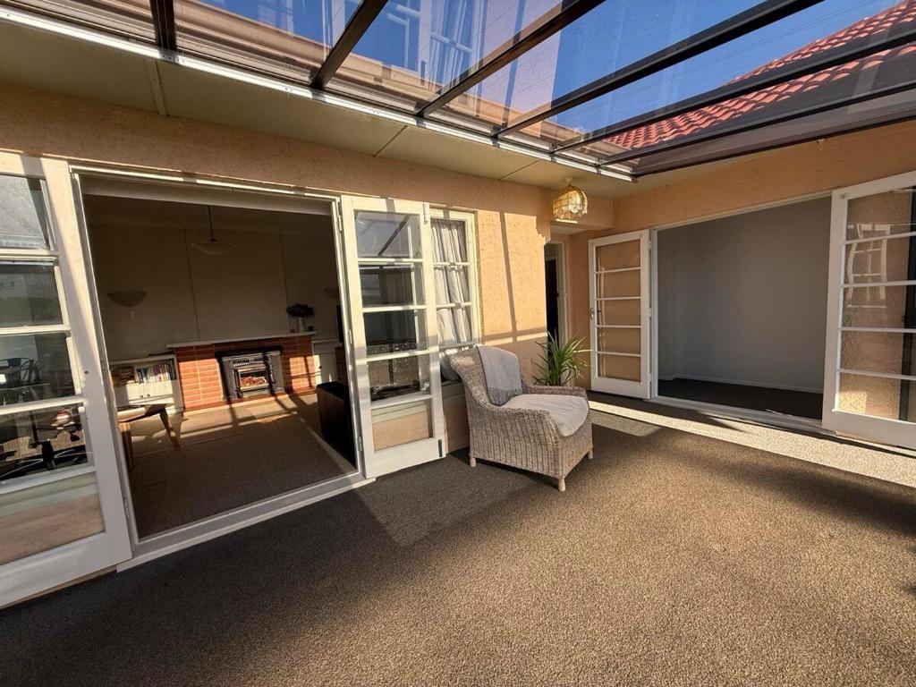 Sun filled character home - Resim 10