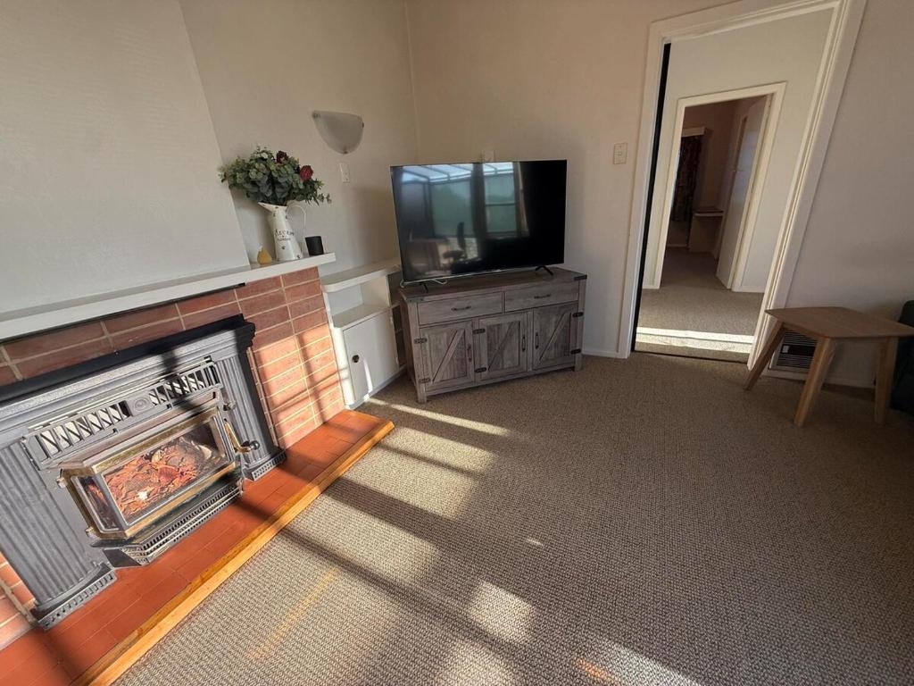 Sun filled character home - Resim 19