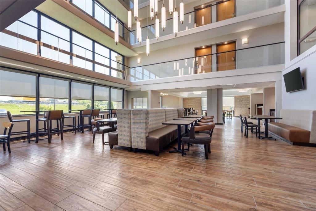 Drury Inn & Suites Paducah photo
