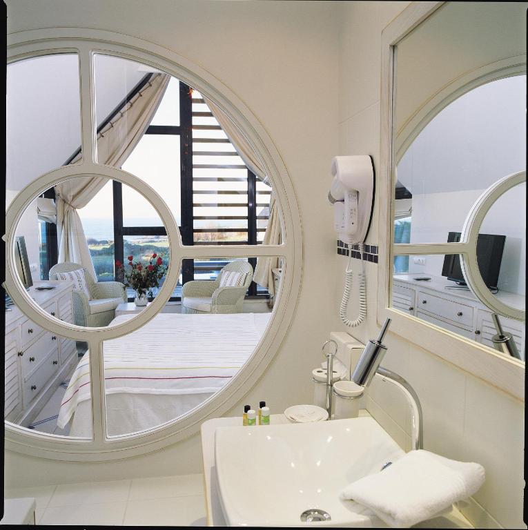 Hostellerie de la Pointe Saint-Mathieu - SPA & Restaurant - Elegance Double Room With Sea Side