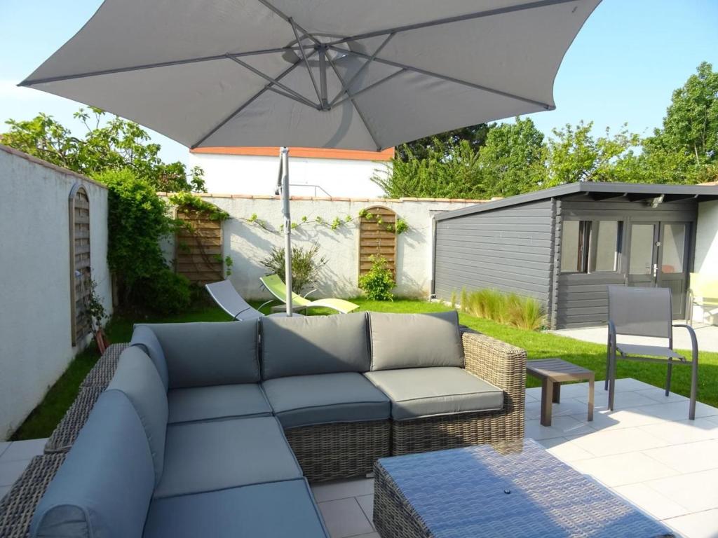 Maison rénovée avec jardin privatif, proche des Sables d'Olonne, parking et Wifi inclus
