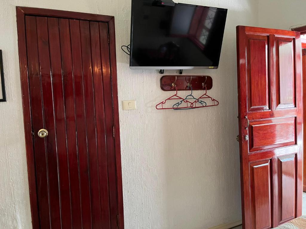 TV a/nebo společenská místnost v ubytování Hotel Las Flores