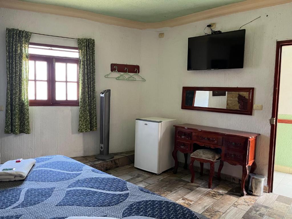 Postel nebo postele na pokoji v ubytování Hotel Las Flores