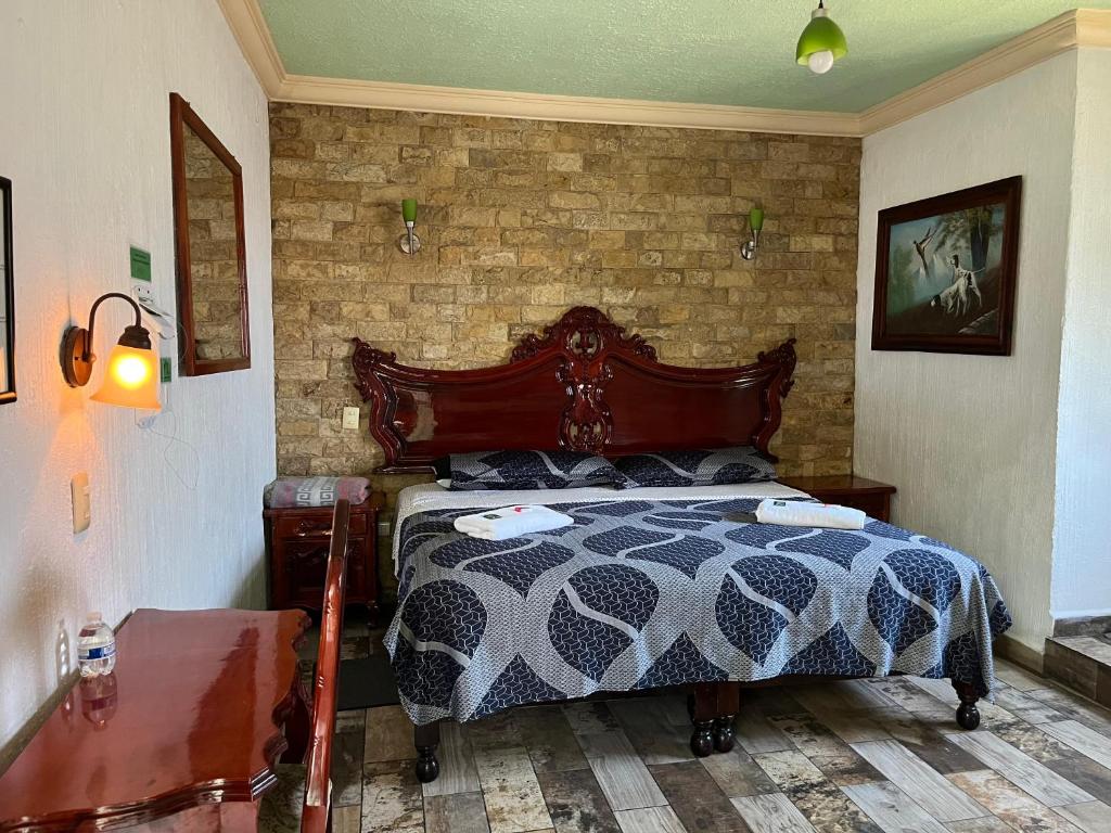 Postel nebo postele na pokoji v ubytování Hotel Las Flores