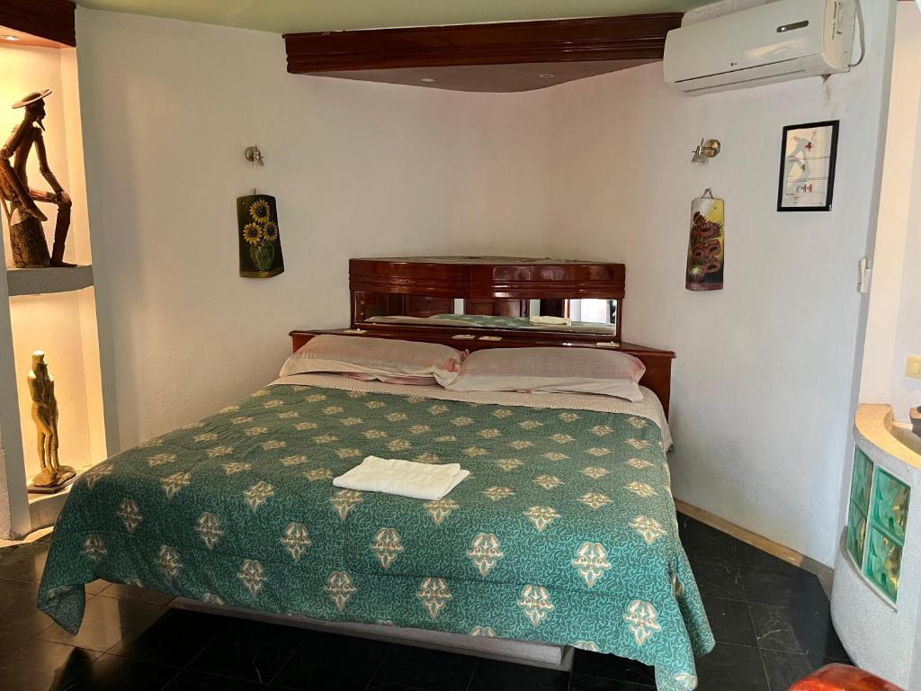 Postel nebo postele na pokoji v ubytování Hotel Las Flores