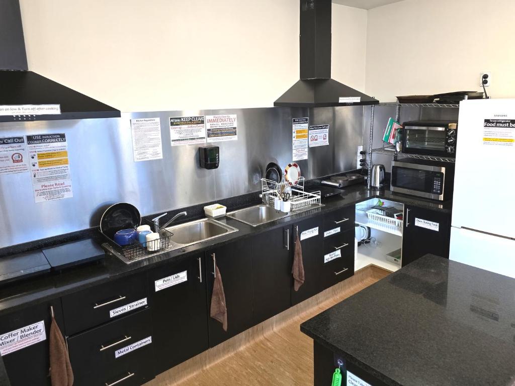 Cucina o angolo cottura di Newton Lodge Auckland