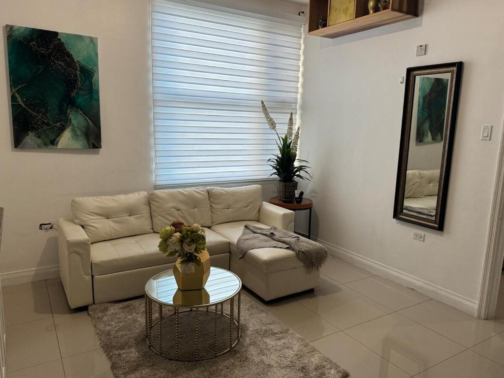 Posezení v ubytování Apt Near Devon - Kingston- POOL- B306 FIWI