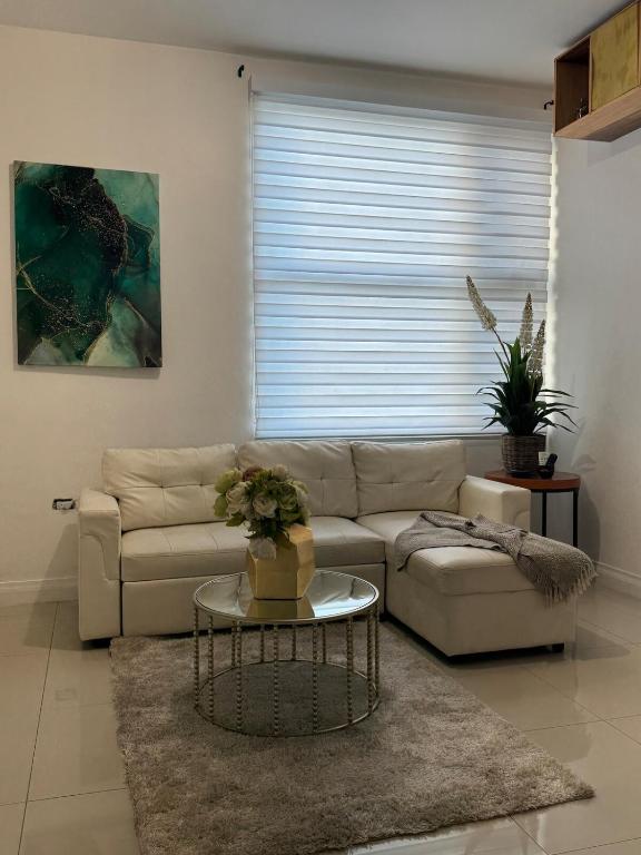 Posezení v ubytování Apt Near Devon - Kingston- POOL- B306 FIWI