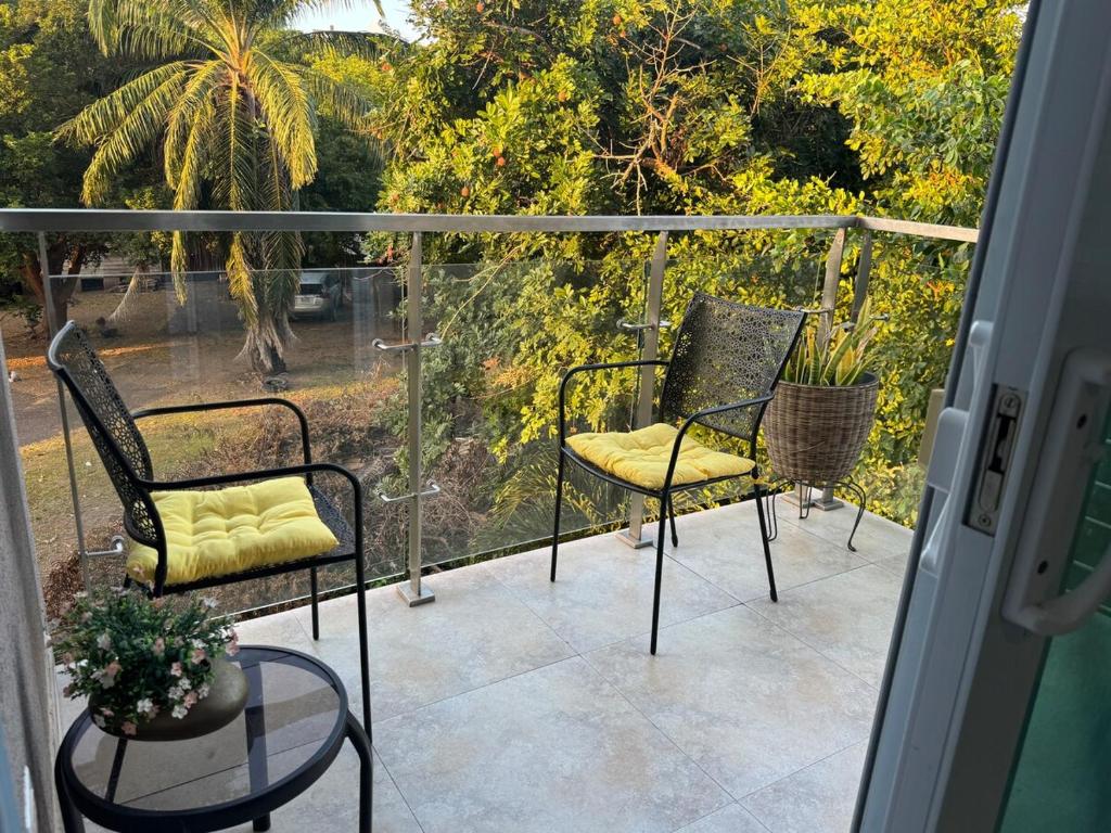Balkón nebo terasa v ubytování Apt Near Devon - Kingston- POOL- B306 FIWI