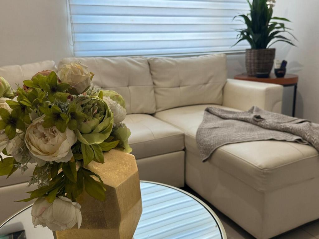 Posezení v ubytování Apt Near Devon - Kingston- POOL- B306 FIWI