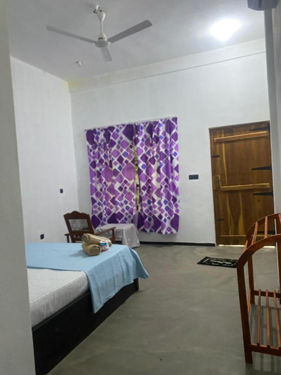 Postel nebo postele na pokoji v ubytování One FS Hotel Arugambay