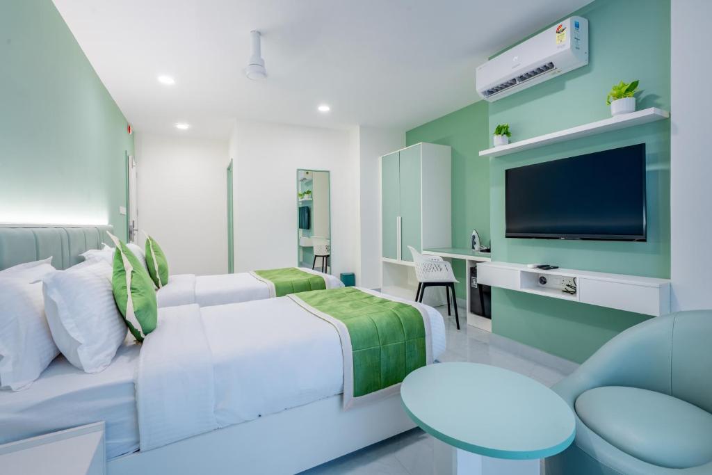 Postel nebo postele na pokoji v ubytování Grace Suites