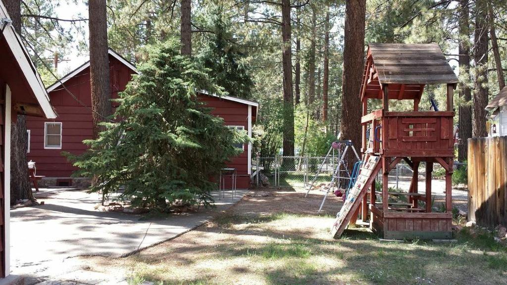 Gallery image of Green Cabin in Big Bear Lake 3 bdr Pets Friendly in Big Bear City