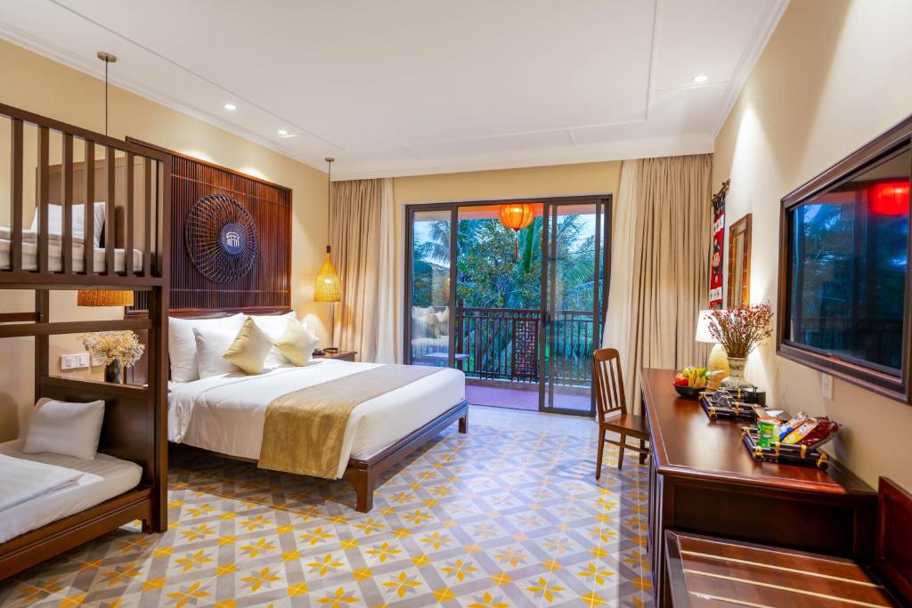Villa Family Suite with Balcony