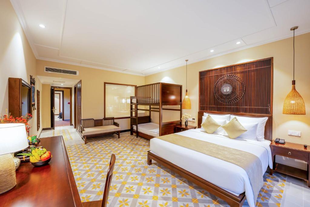 Villa Family Suite with Balcony