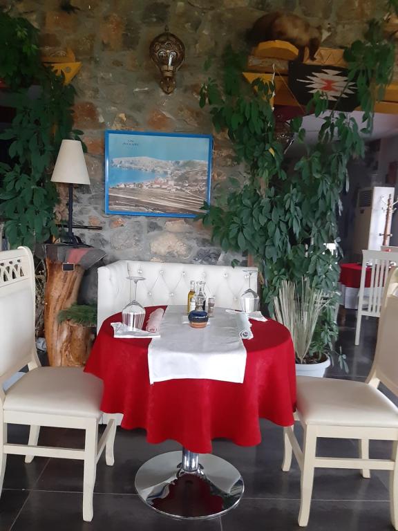 Gallery image of Guest house Stone Dream Ohrid lake view in Udënisht