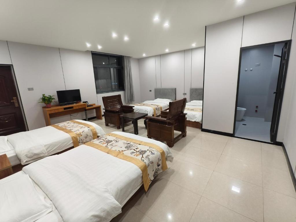Postel nebo postele na pokoji v ubytování Huashan Gehui Hotel