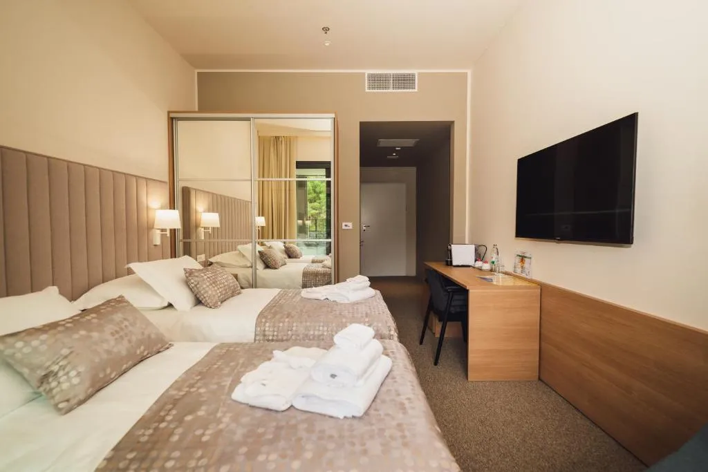 Twin Room - Disability Access with Free Parking