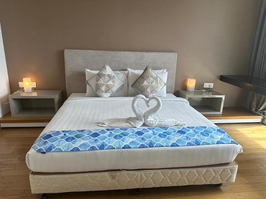 Postel nebo postele na pokoji v ubytování BBA Suites Platinum KLCC