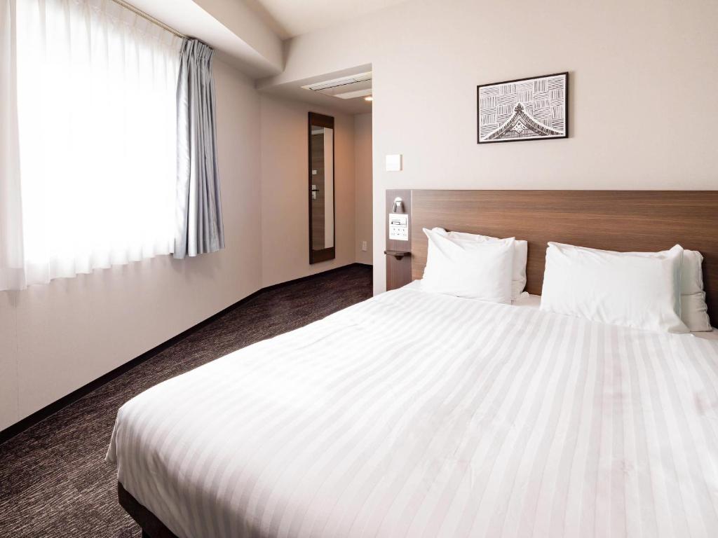 Postel nebo postele na pokoji v ubytování Comfort Hotel ERA Tokyo Higashi Kanda