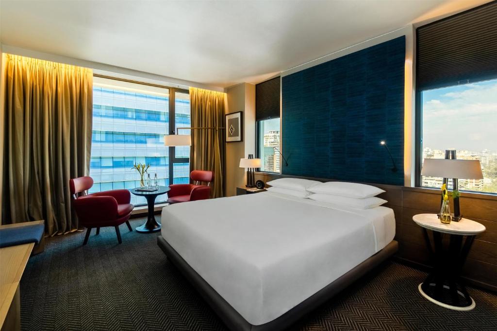 Postel nebo postele na pokoji v ubytování Hyatt Centric Las Condes Santiago