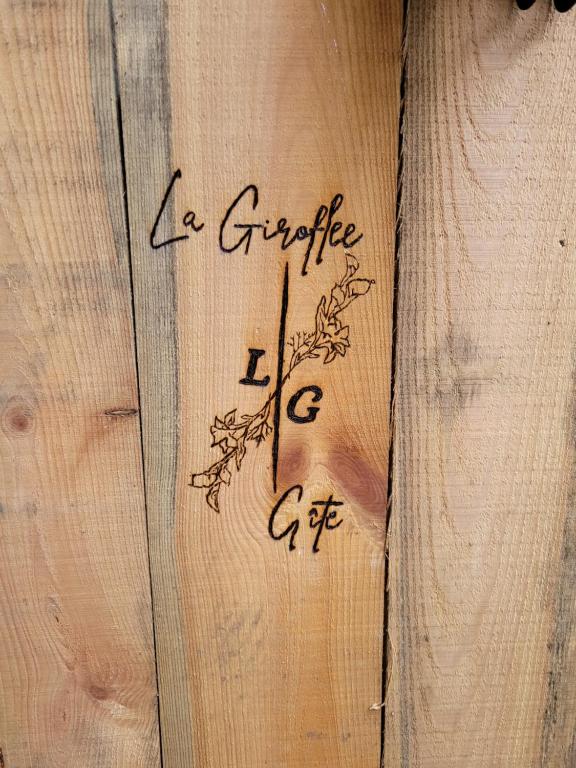 a wooden fence with the words a gratitude be off at Gîte La Giroflee in Meillonnas