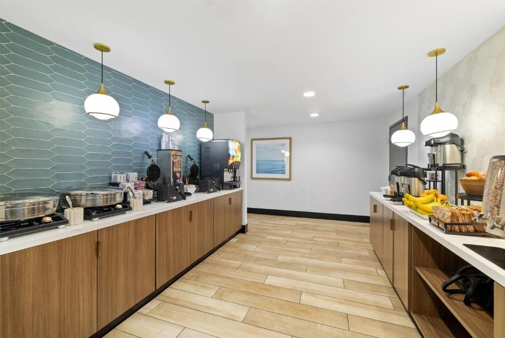 La Quinta Inn & Suites by Wyndham Santa Cruz photo