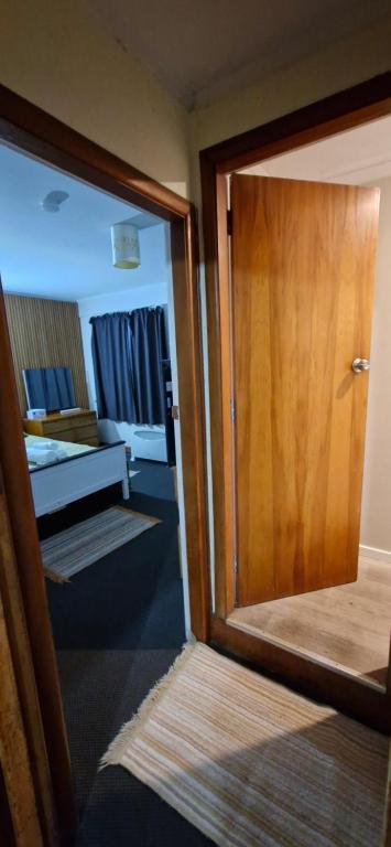 Hillcrest Term-Downstairs Room - Resim 15