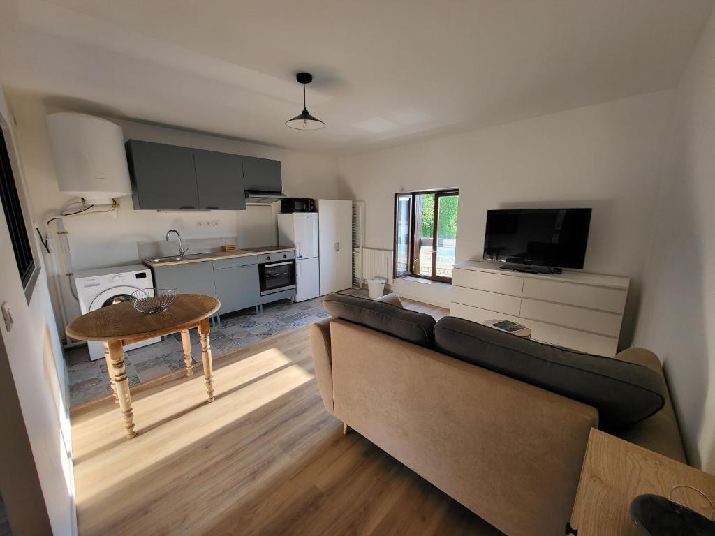 Photo de la galerie de l'établissement Cosy & Charmant Appartement à Pommeuse À Deux Pas de la Gare et proche toutes commodités, à Pommeuse