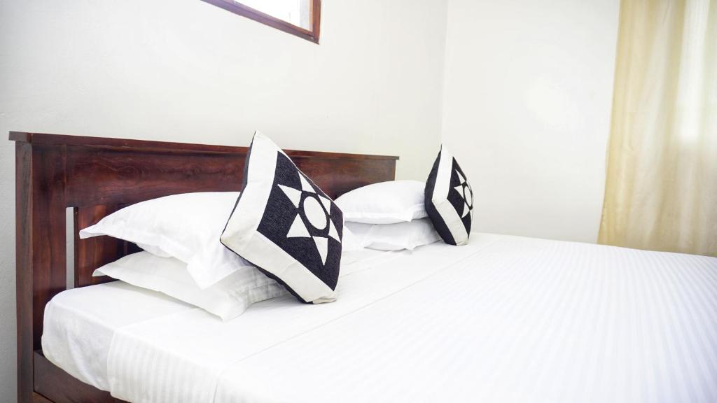 Postel nebo postele na pokoji v ubytování Jungle Edge Home Sigiriya