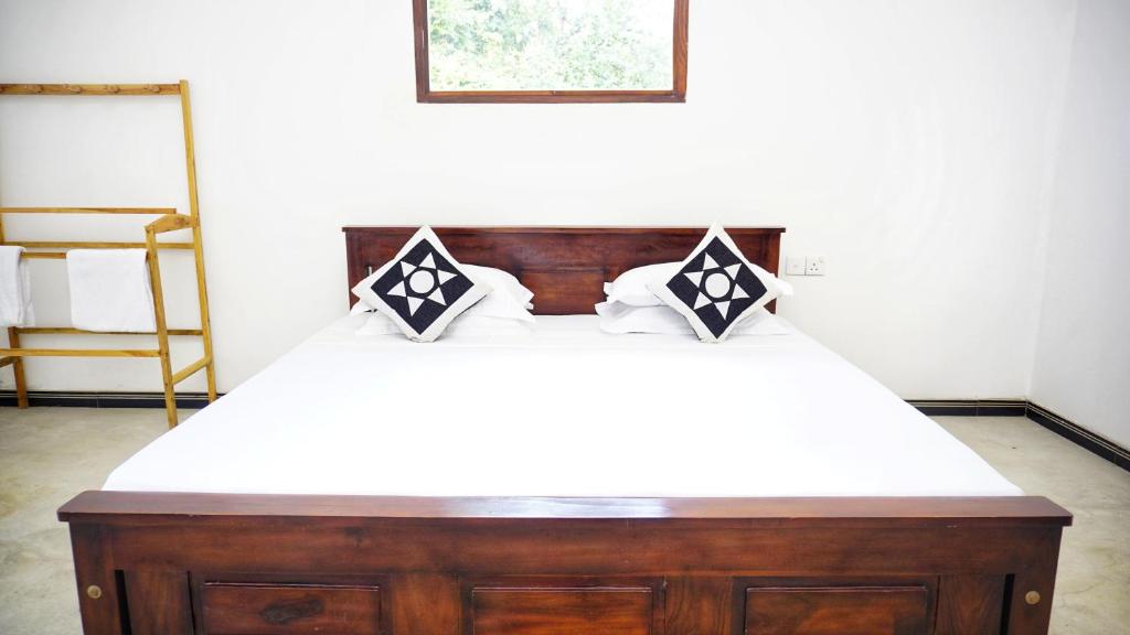Postel nebo postele na pokoji v ubytování Jungle Edge Home Sigiriya