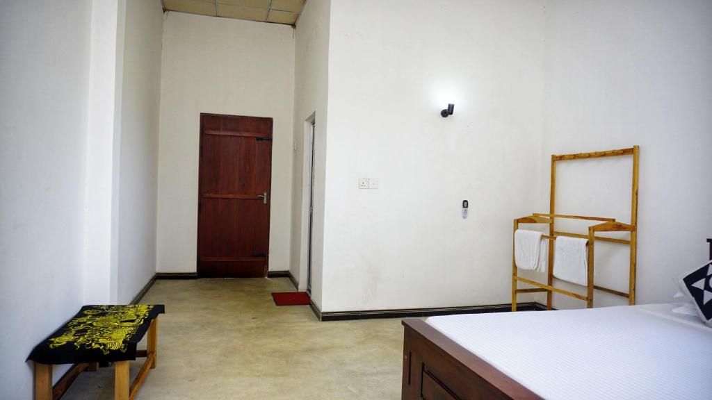 Postel nebo postele na pokoji v ubytování Jungle Edge Home Sigiriya