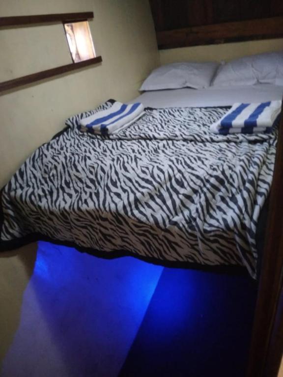 Postel nebo postele na pokoji v ubytování Semi Phinisi boat Labuan Bajo Komodo Tour
