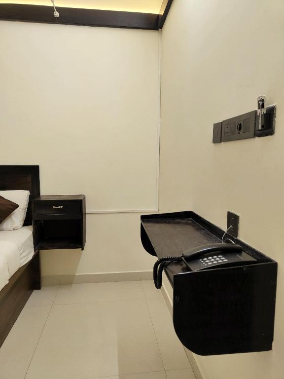 Postel nebo postele na pokoji v ubytování Hotel Shadow Regency
