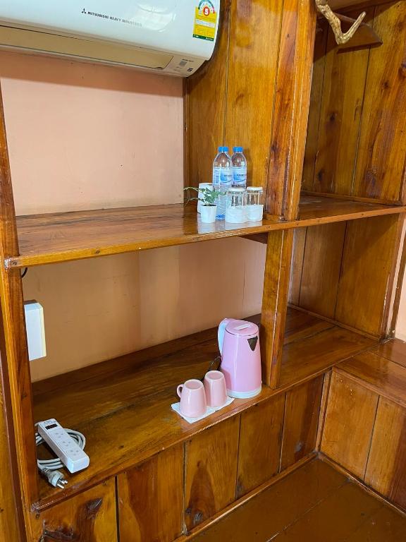 Příslušenství pro přípravu čaje a kávy v ubytování Koh Mak Green View Resort
