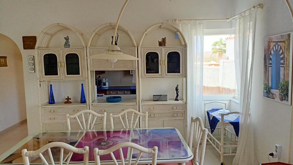 A kitchen or kitchenette at CASA CALMA