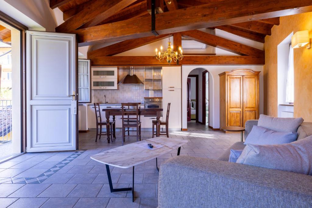 A kitchen or kitchenette at Albergo Villa Edy