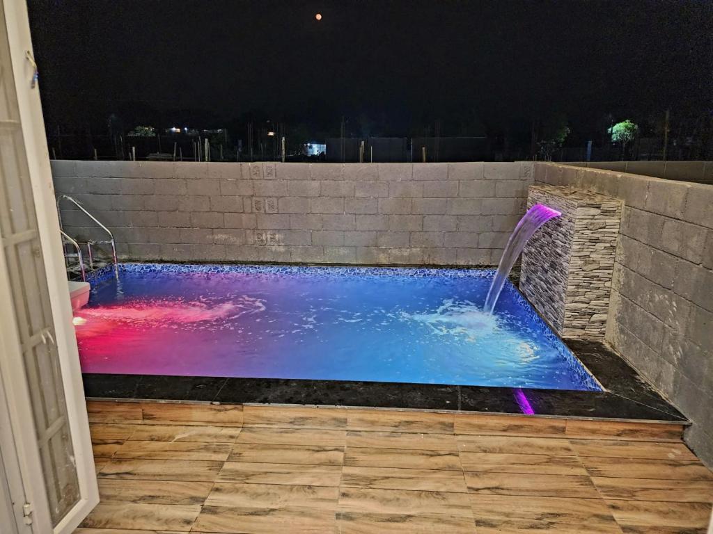 Bazén v ubytování Twilight Stays ll 2PM VILLA ll Swimming Pool ll 2BHK ll AC ll BBQ nebo v jeho okolí