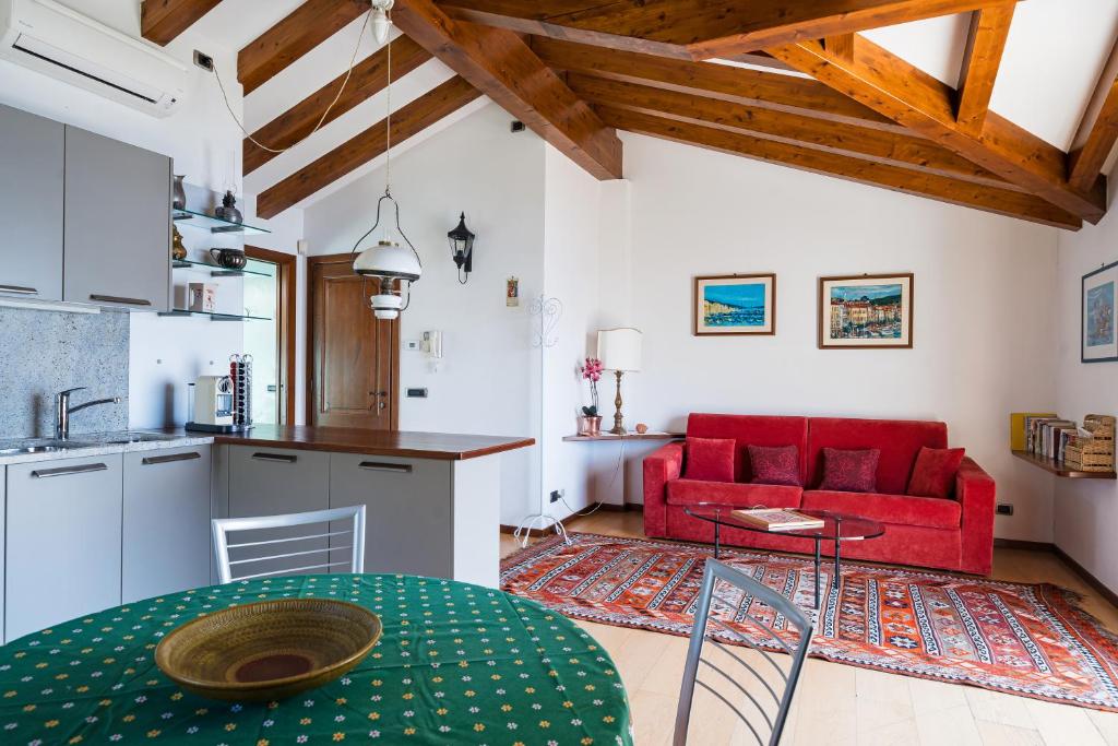 Kuchyň nebo kuchyňský kout v ubytování Alveluu ristorante e suites