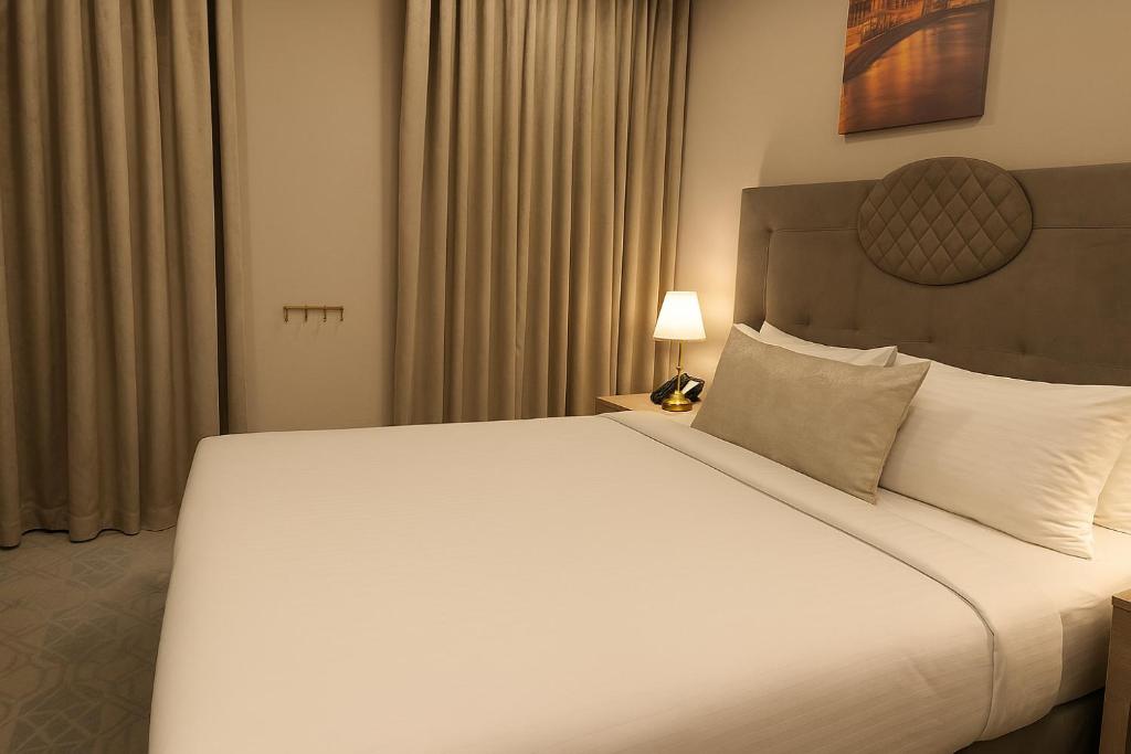 Letto o letti in una camera di Saraya Palace Hotel