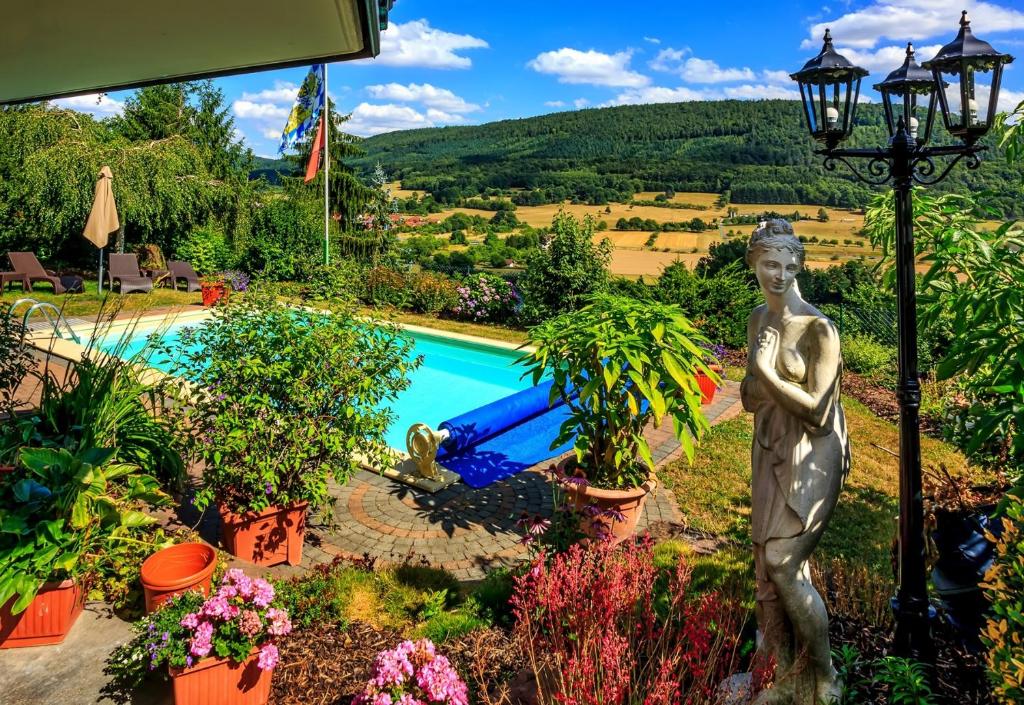 Bazén v ubytování Pension Haus Erika nebo v jeho okolí