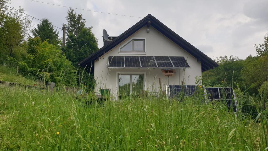 a house with solar panels on the roof at Luessishausen im Lüsserttal mit 140m2 und DSL in Feilbingert