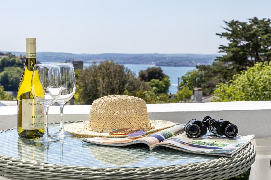 Vomero Holiday Apartments - Two-Bedroom Apartment With Balcony And Sea View