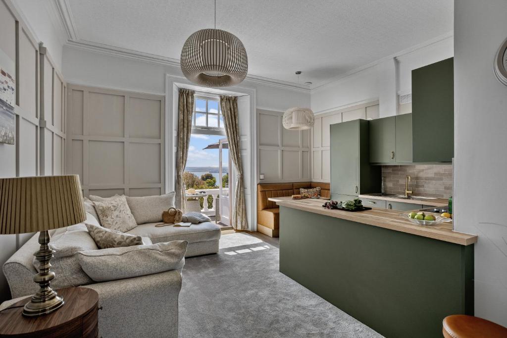 Vomero Holiday Apartments - One-Bedroom Apartment With Balcony And Sea View