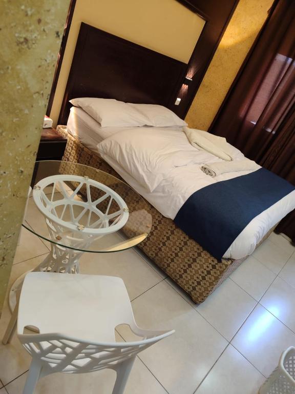 Postel nebo postele na pokoji v ubytování Roza Beach Aqaba